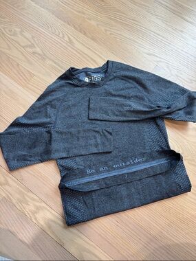 Figs Charcoal Gray Performance Long Sleeve Top - Size XS